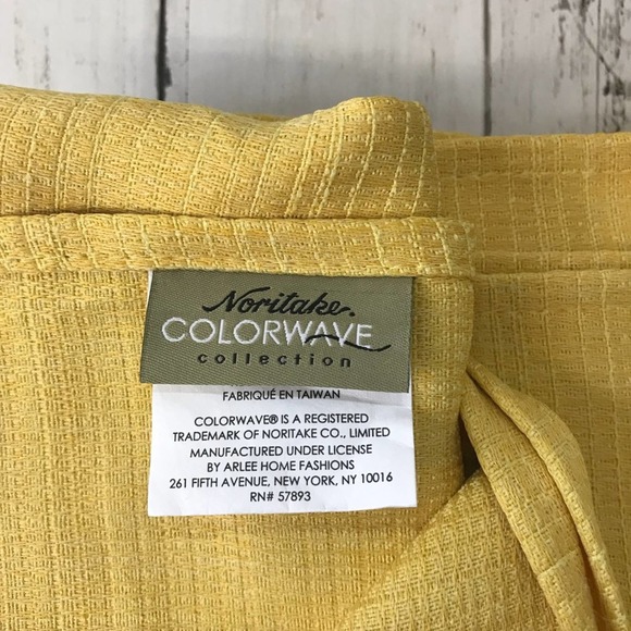 New Noritake colorwave 60”x84” tablecloth - Picture 5 of 6